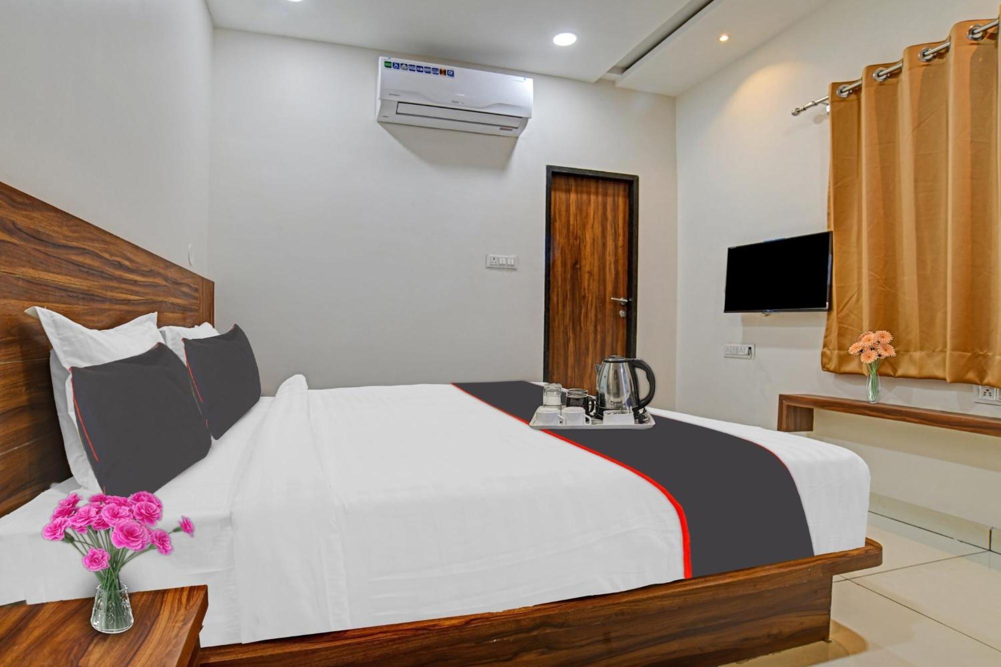 Hotel O Blue Sky Индор Екстериор снимка