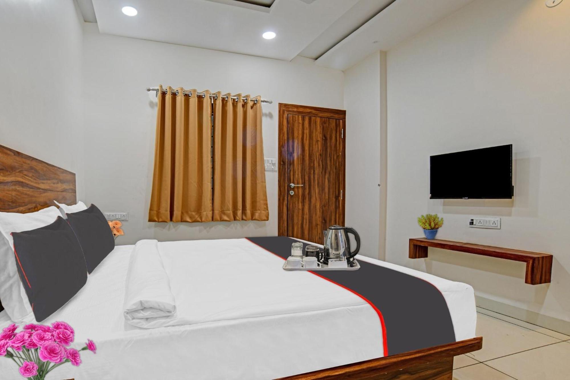 Hotel O Blue Sky Индор Екстериор снимка