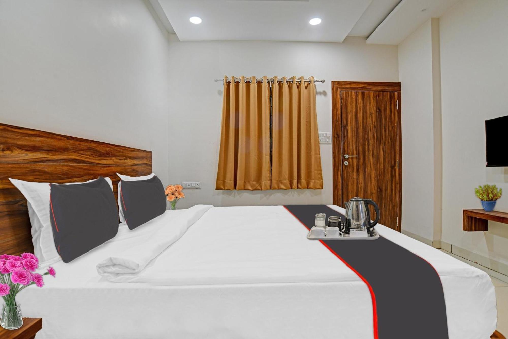 Hotel O Blue Sky Индор Екстериор снимка