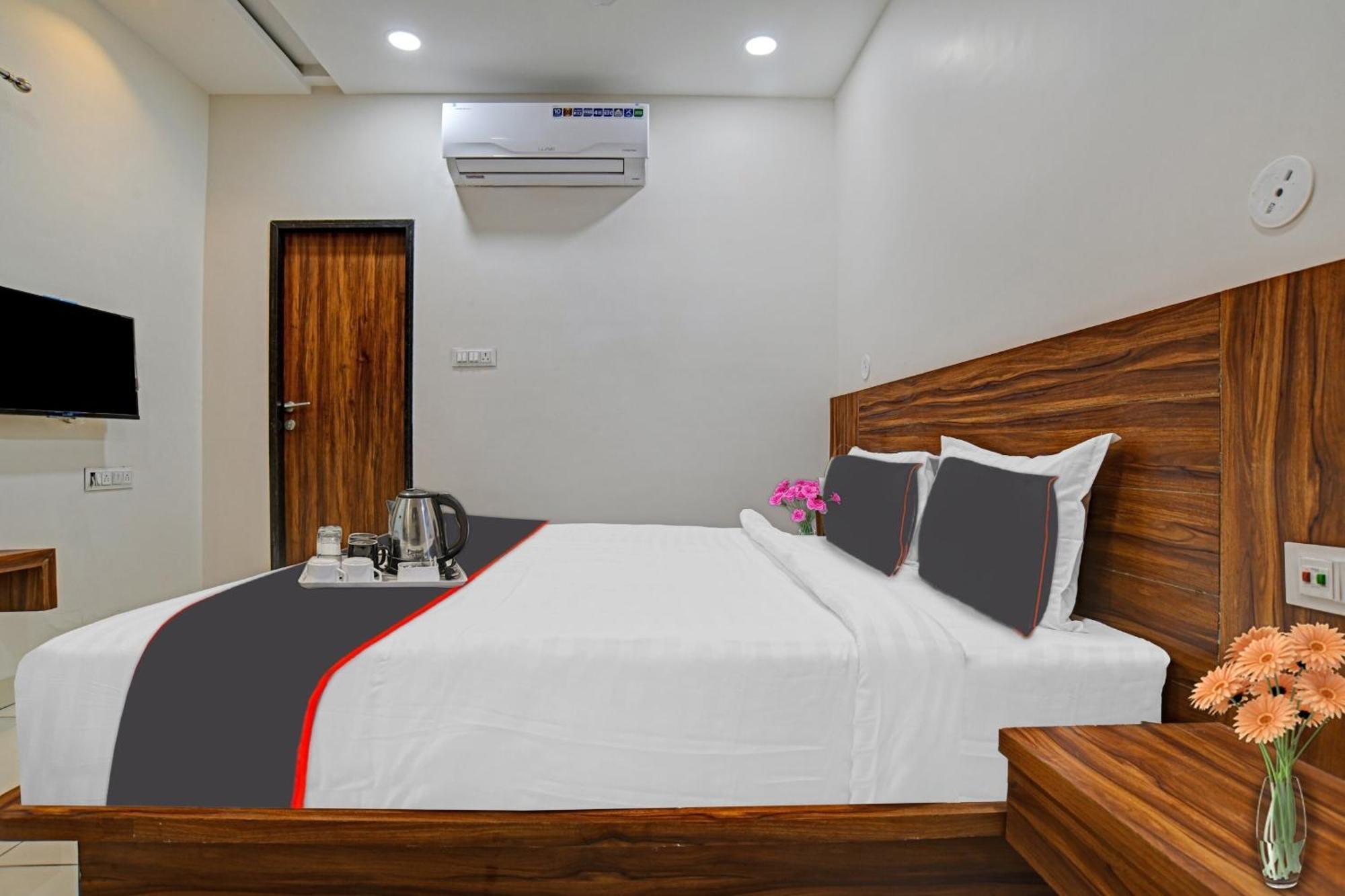 Hotel O Blue Sky Индор Екстериор снимка