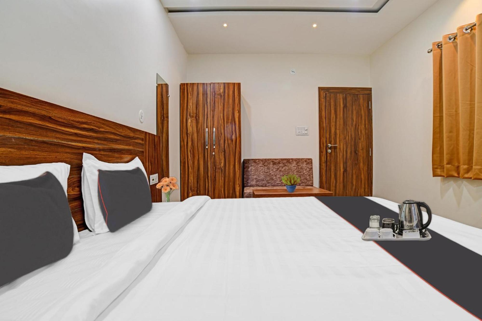 Hotel O Blue Sky Индор Екстериор снимка