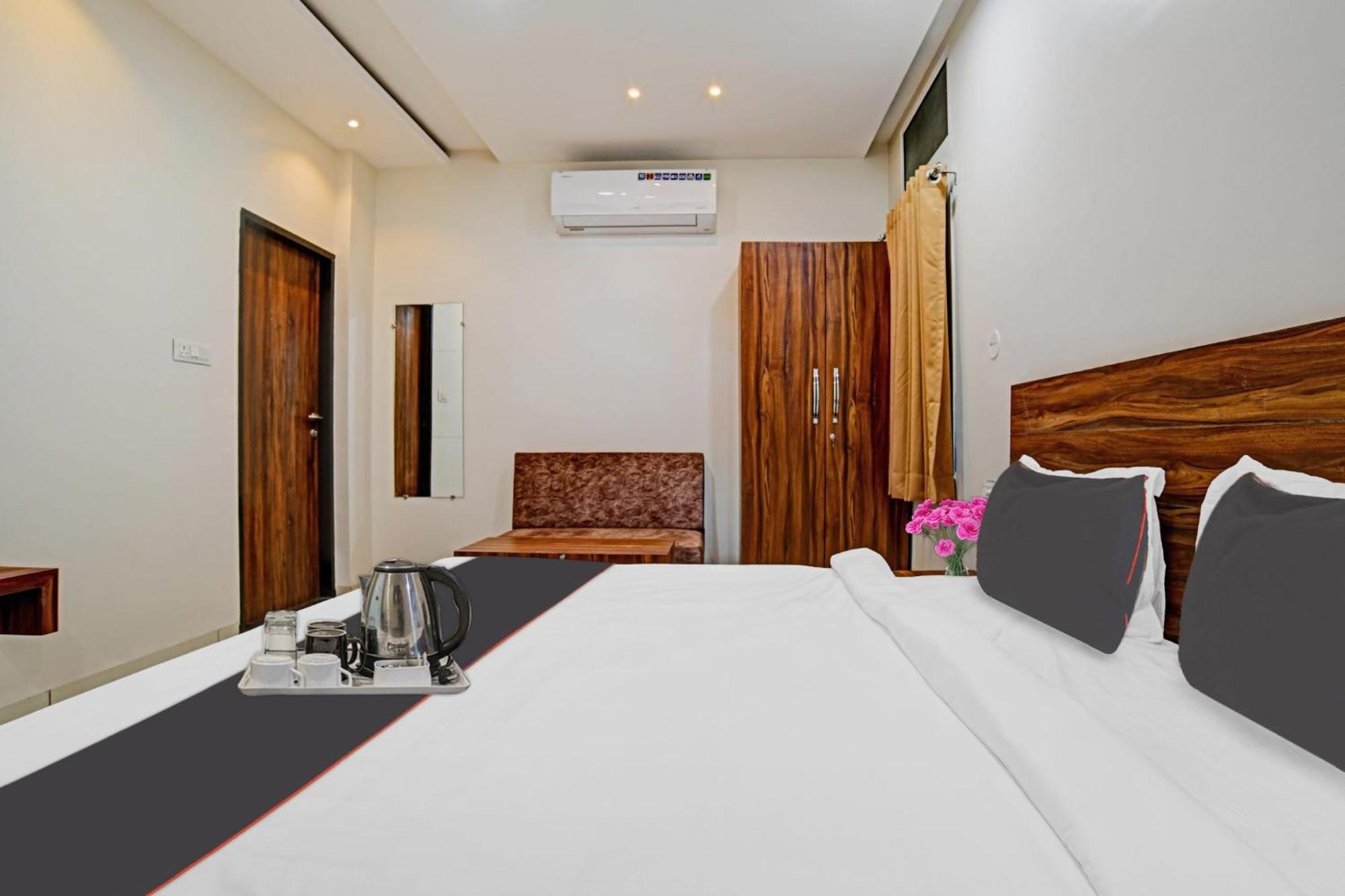 Hotel O Blue Sky Индор Екстериор снимка