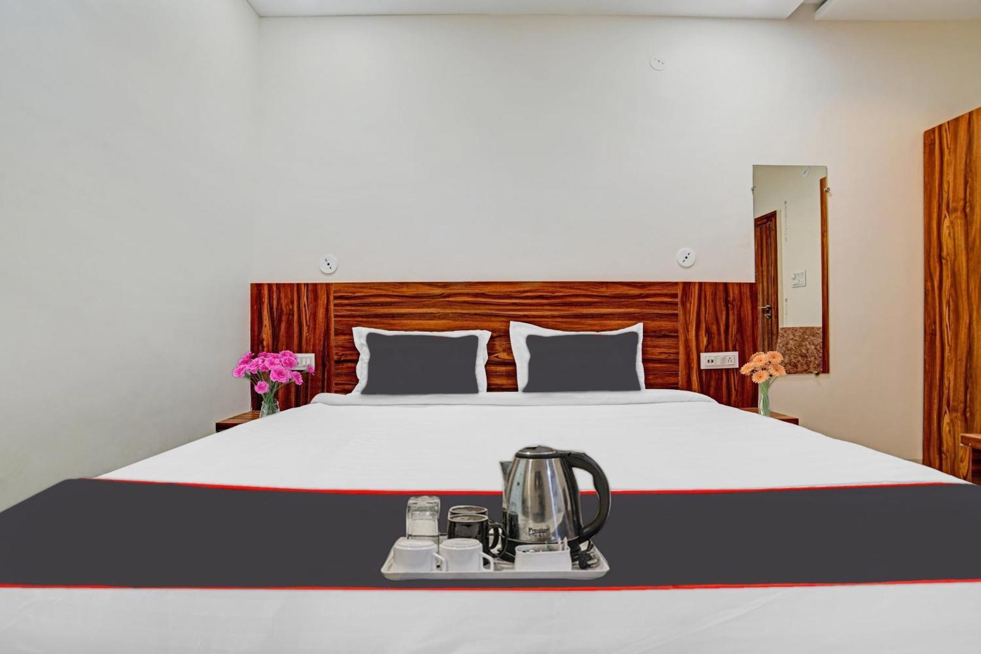 Hotel O Blue Sky Индор Екстериор снимка