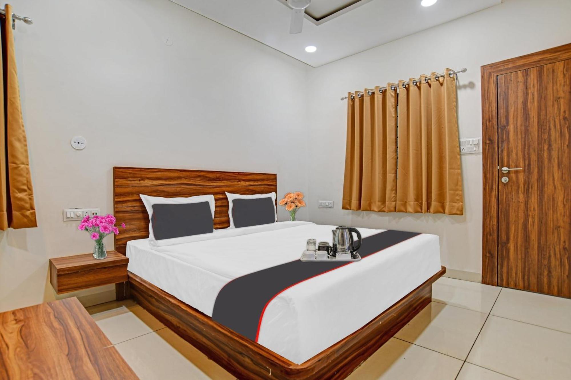 Hotel O Blue Sky Индор Екстериор снимка