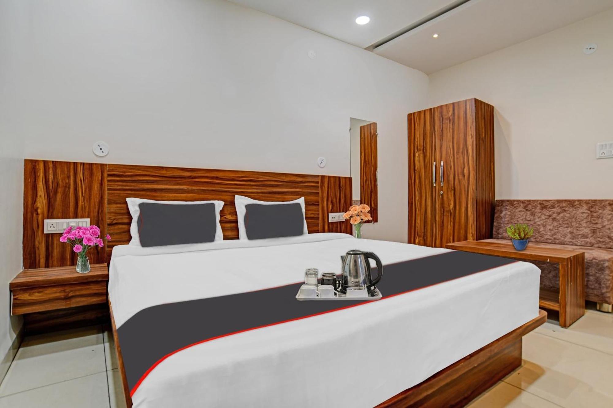 Hotel O Blue Sky Индор Екстериор снимка